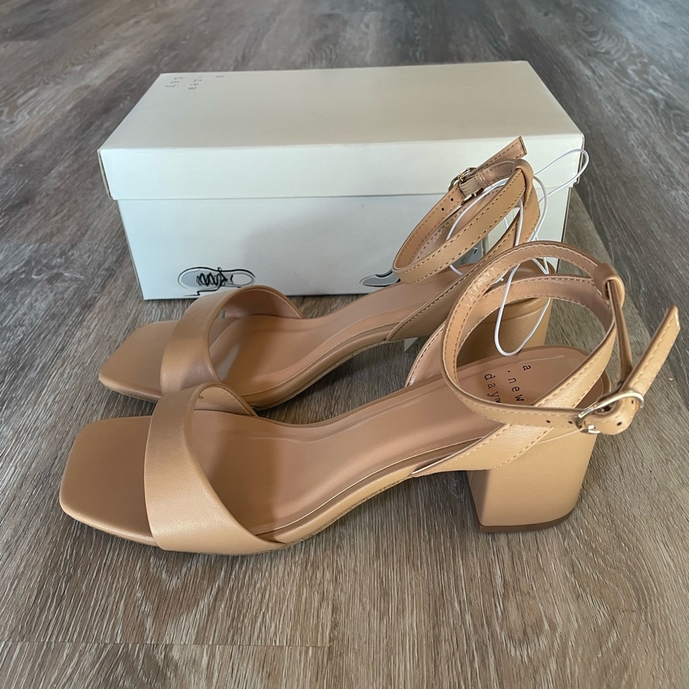 Target “a New Day” women’s size 8 nude chunky heel.